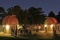 Observatory with the Moon. Photo by &Aacute;ngel Rafael L&oacute;pez S&aacute;nchez.